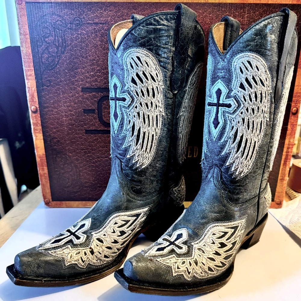 🪽🖤Corral Black and White Embroidered Cowboy Boots